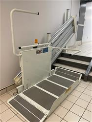 ♿ Monte-personne / plateforme élévatrice à vendre – Réparations requises 🔧