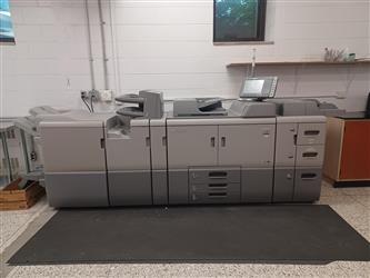 🖨️⚡ Presse Numérique RICOH Pro 8220s — Production Pro N&B | Finisseur Livret, Pliage, Trouage 📚🏭✨